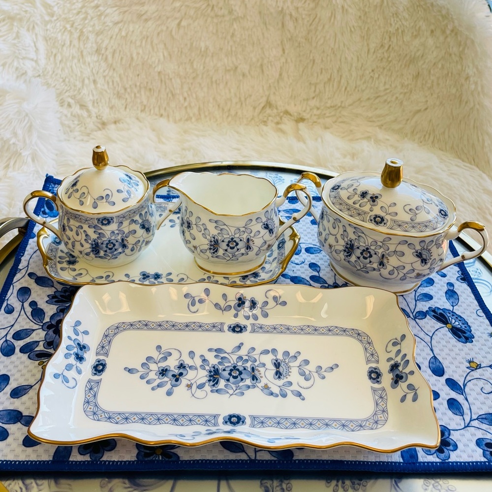 Narumi Bone China Milan 8pc Set Made in Japan Blue Flowers/Gold Accent